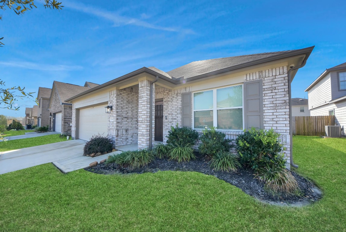 9447 Klein Lane Houston, TX 77044 - Photo 3 of 41 a front view of a house with garden