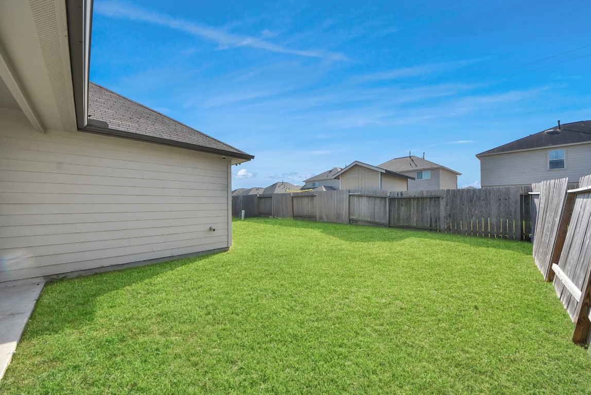 9447 Klein Lane Houston, TX 77044 - Photo 35 of 41 a view of a backyard