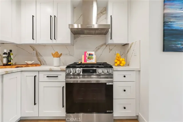 $3,200,000 | 2316 La Linda Place, Newport Beach, CA 92660