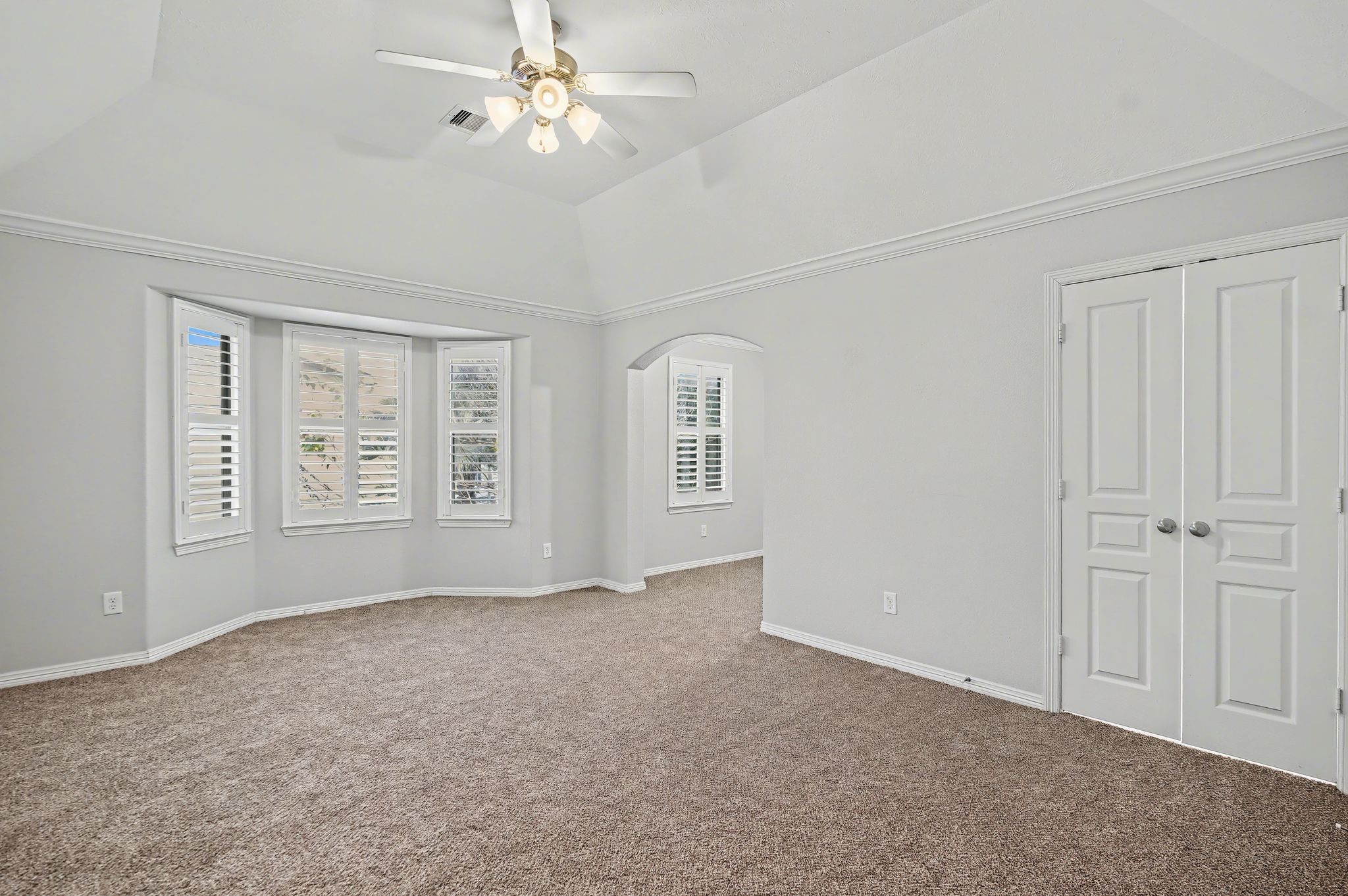 5205 Larkin Street Houston, TX 77007 - Photo 18 of 38 a view of an empty room with a window