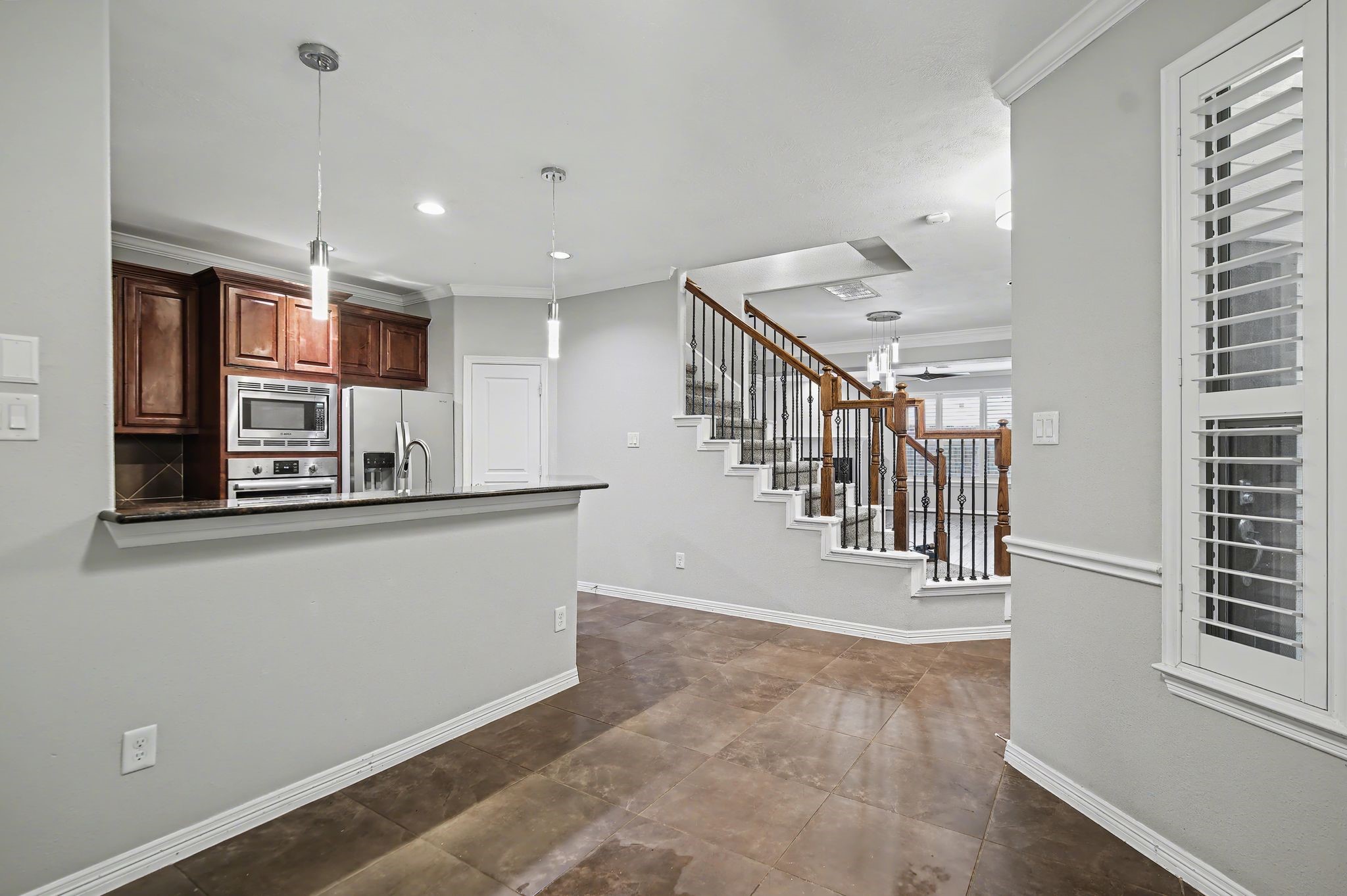 5205 Larkin Street Houston, TX 77007 - Photo 3 of 38 a view of entryway and hall with a window