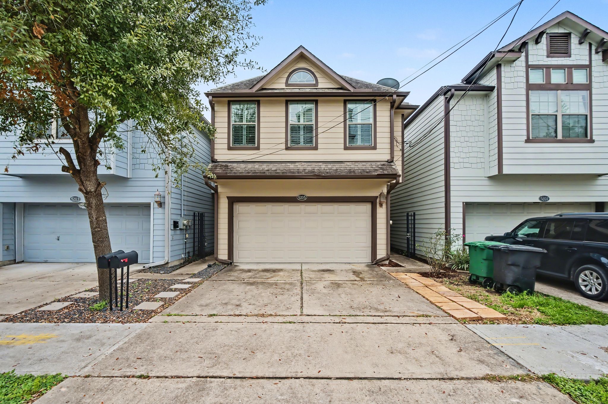 5205 Larkin Street Houston, TX 77007 - Photo 37 of 38 a front view of a house with a yard and garage