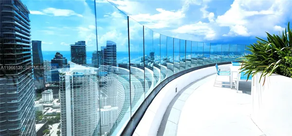 $4,950 | 45 Southwest 9th Street, Unit 2108, Miami, FL 33130