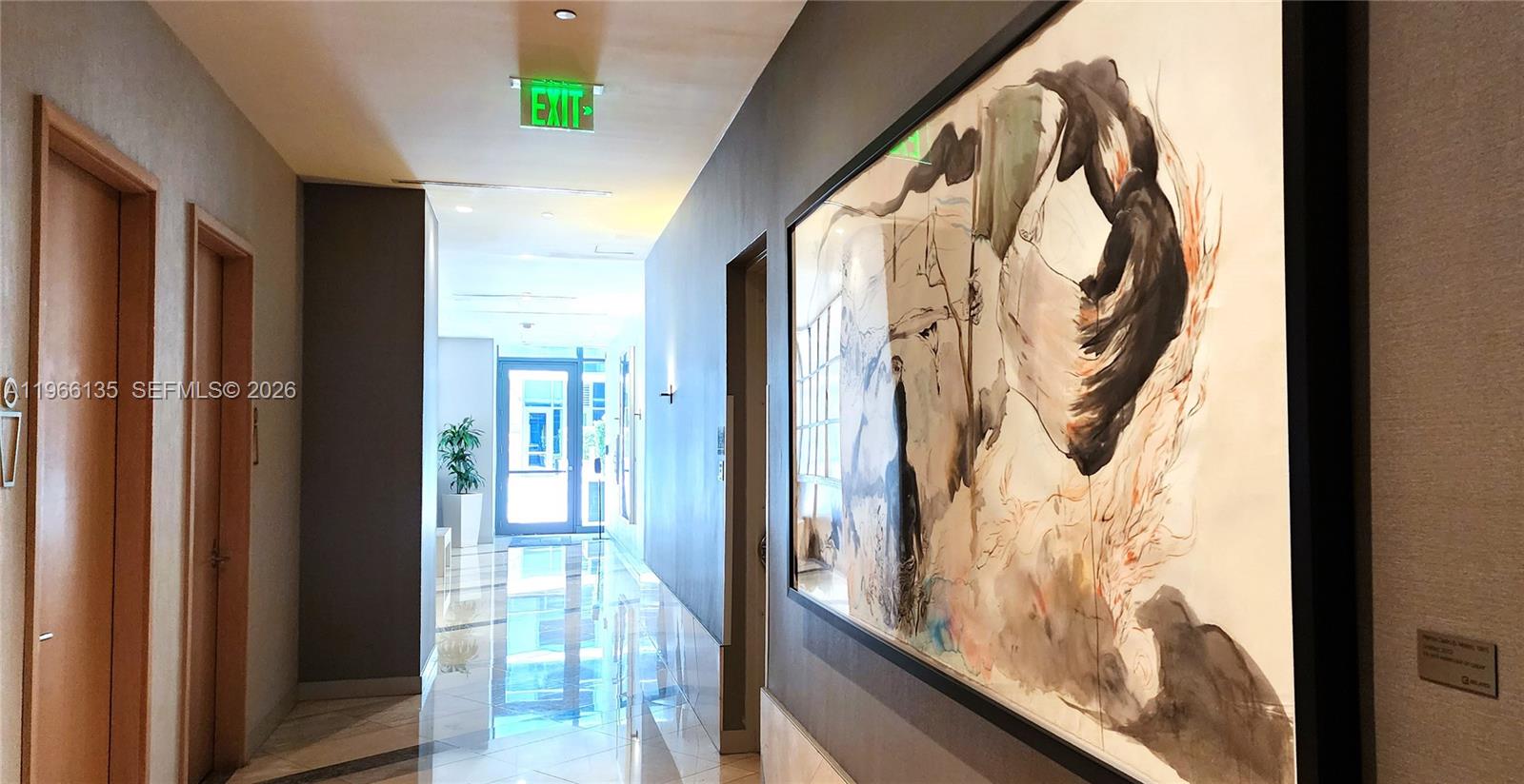 45 Southwest 9th Street, Unit 2108 Miami, FL 33130 - Photo 7 of 55 a view of a entryway