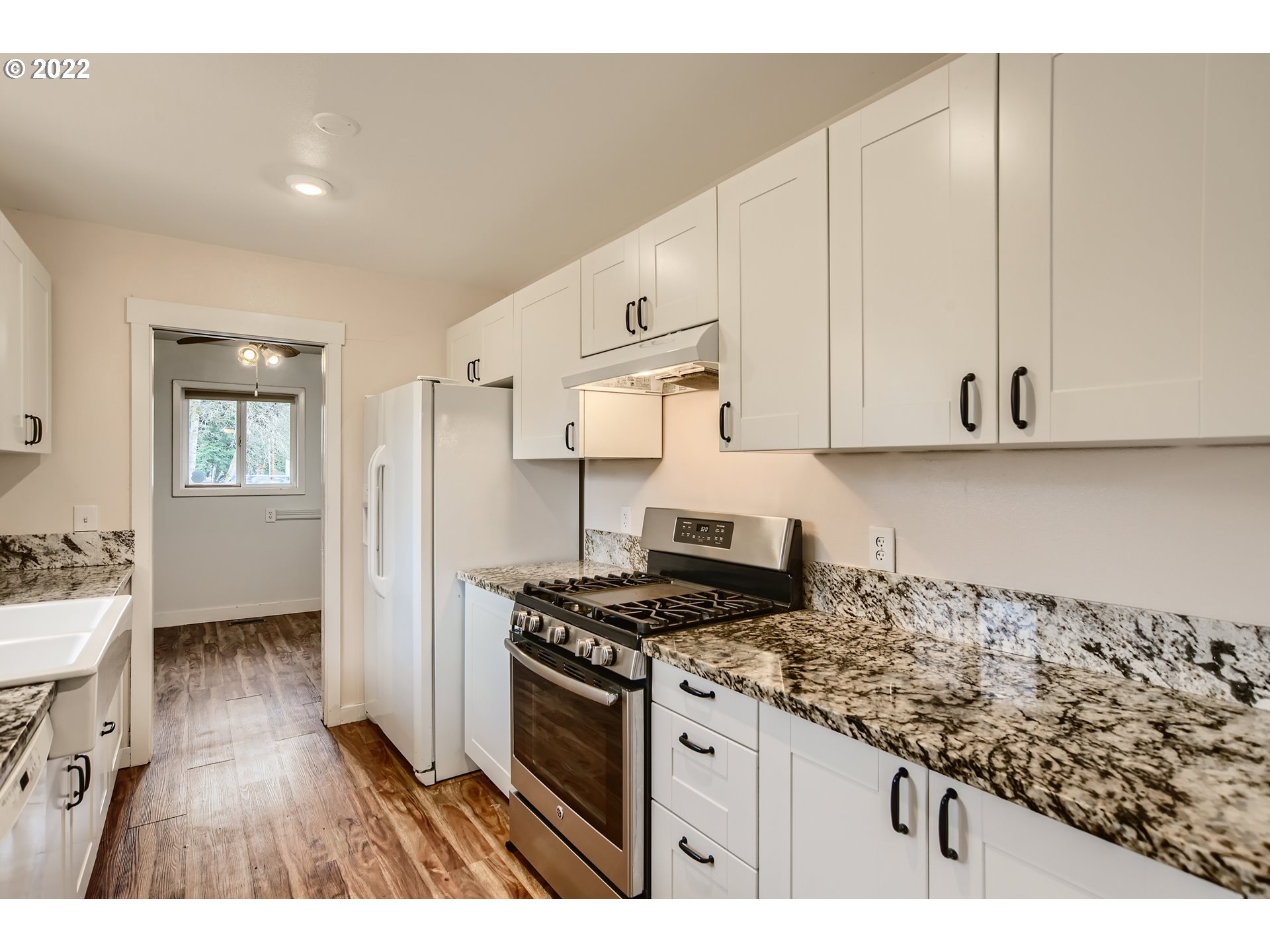 18275 Webster Road Gladstone, OR 97027 - Photo 12 of 32 Gallery Image 12