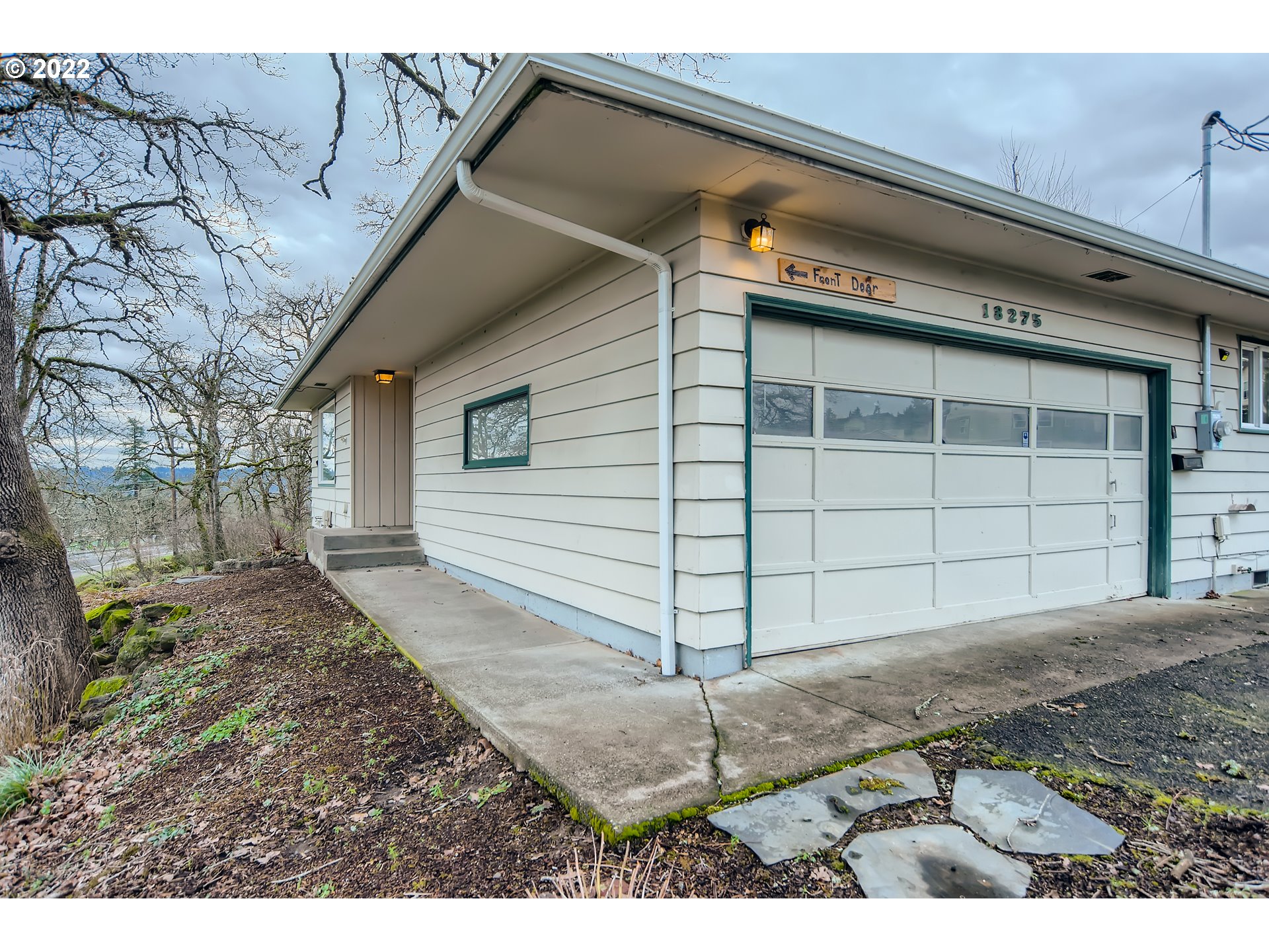 18275 Webster Road Gladstone, OR 97027 - Photo 4 of 32 Gallery Image 4