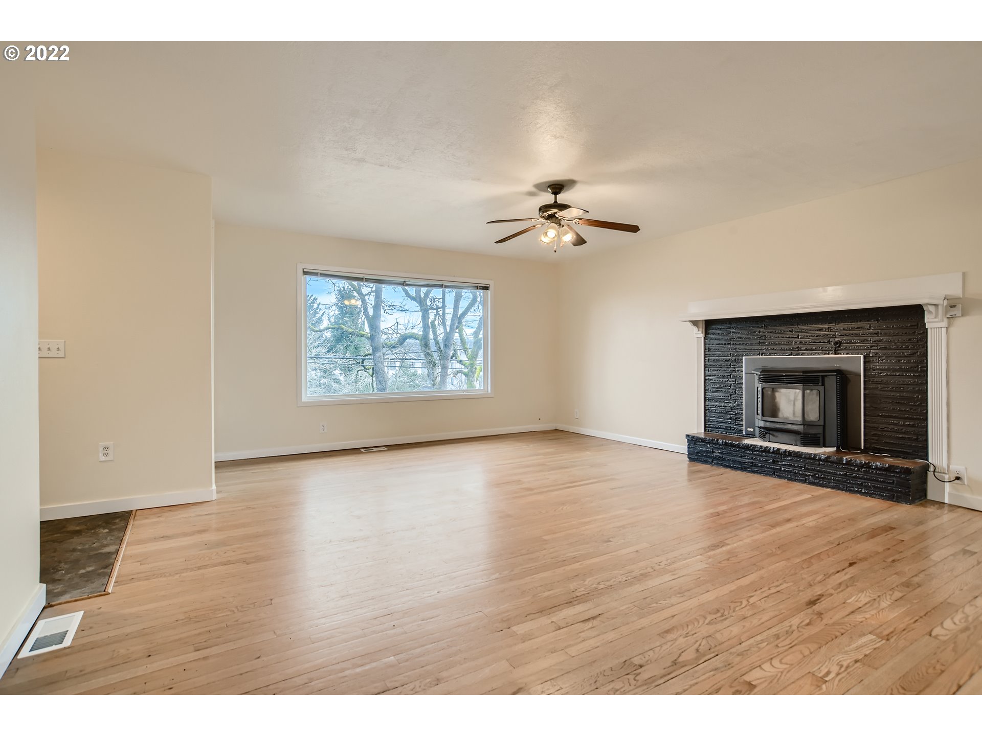18275 Webster Road Gladstone, OR 97027 - Photo 7 of 32 Gallery Image 7