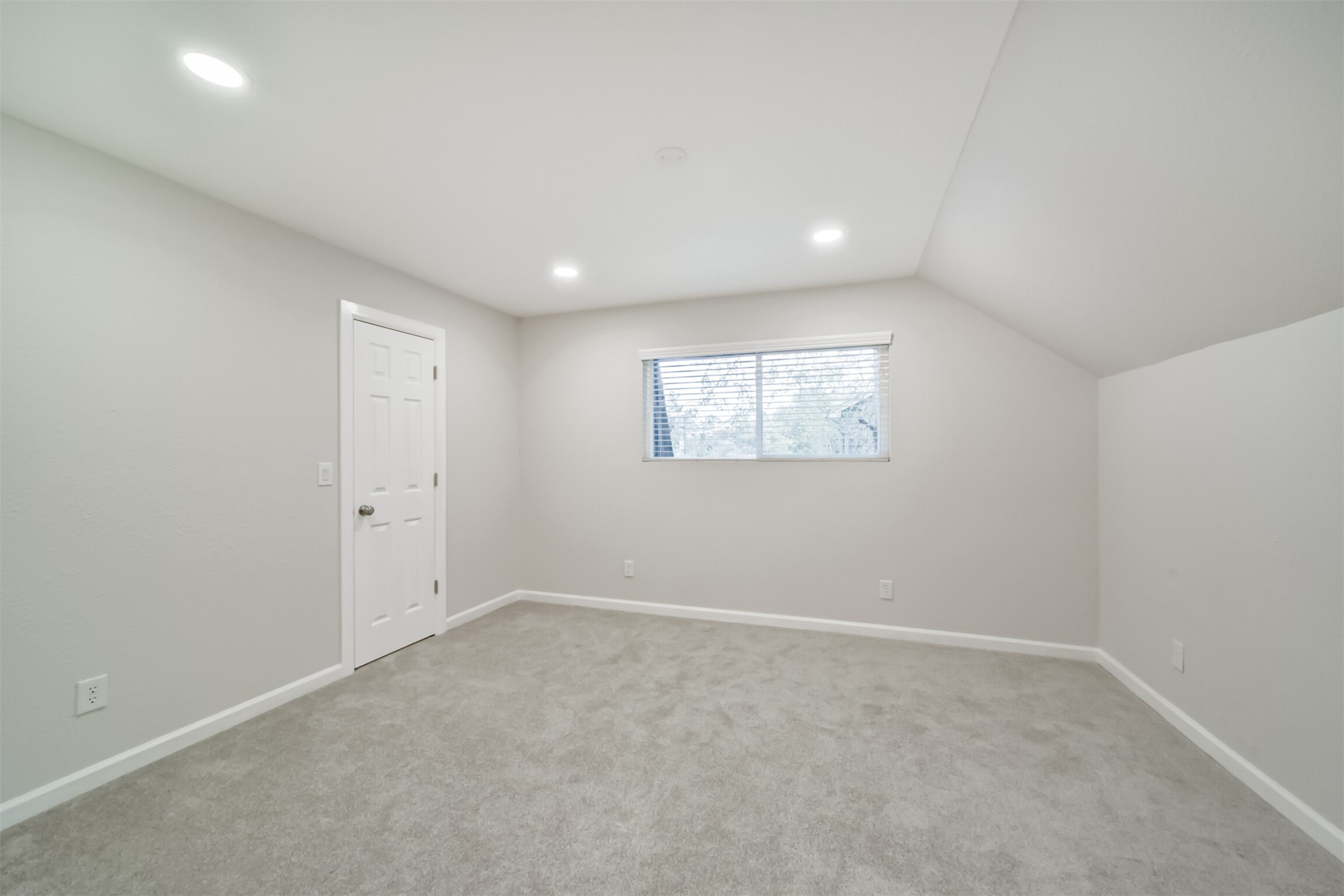 15610 Ripplewind Lane Houston, TX 77068 - Photo 30 of 44 an empty room with windows