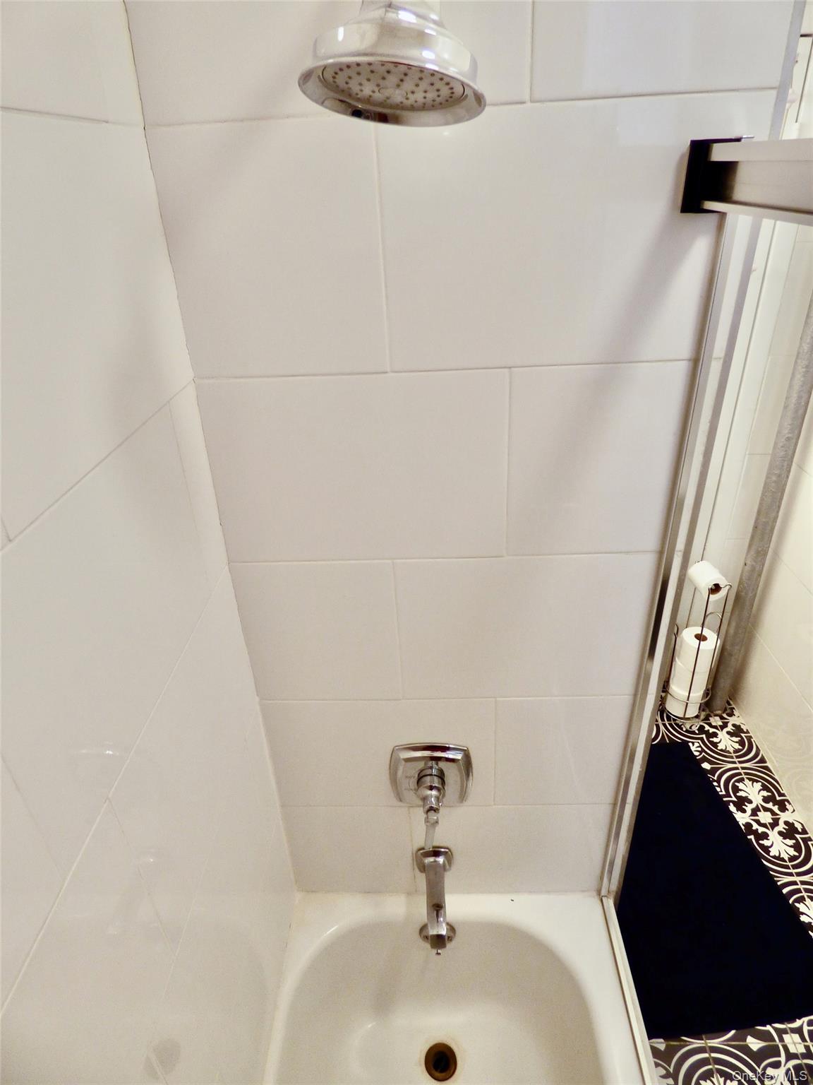 941 Jerome Avenue, Unit D5 Bronx, NY 10452 - Photo 11 of 35 a bathroom with a sink and a mirror