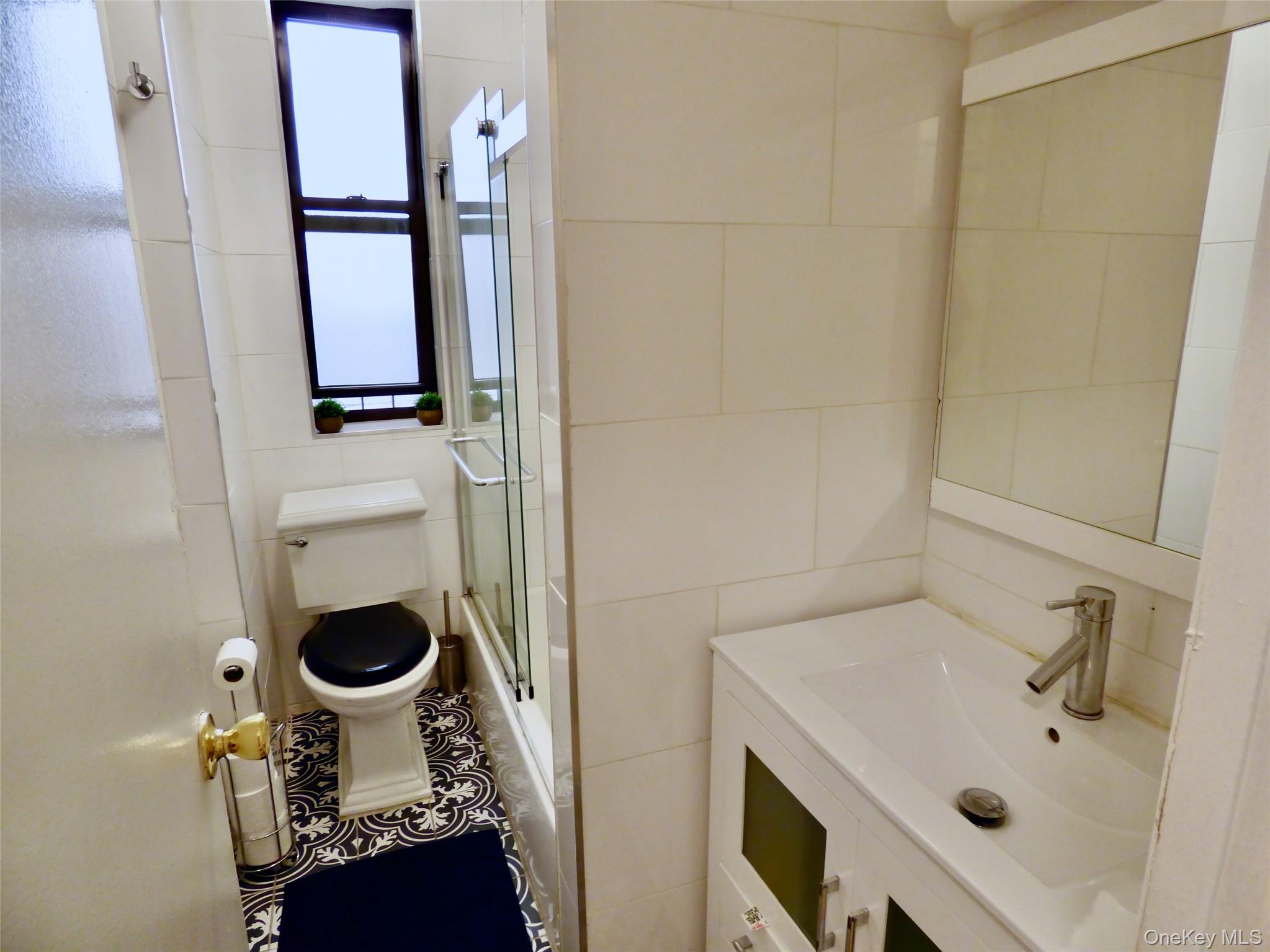 941 Jerome Avenue, Unit D5 Bronx, NY 10452 - Photo 14 of 35 a bathroom with a sink and a mirror