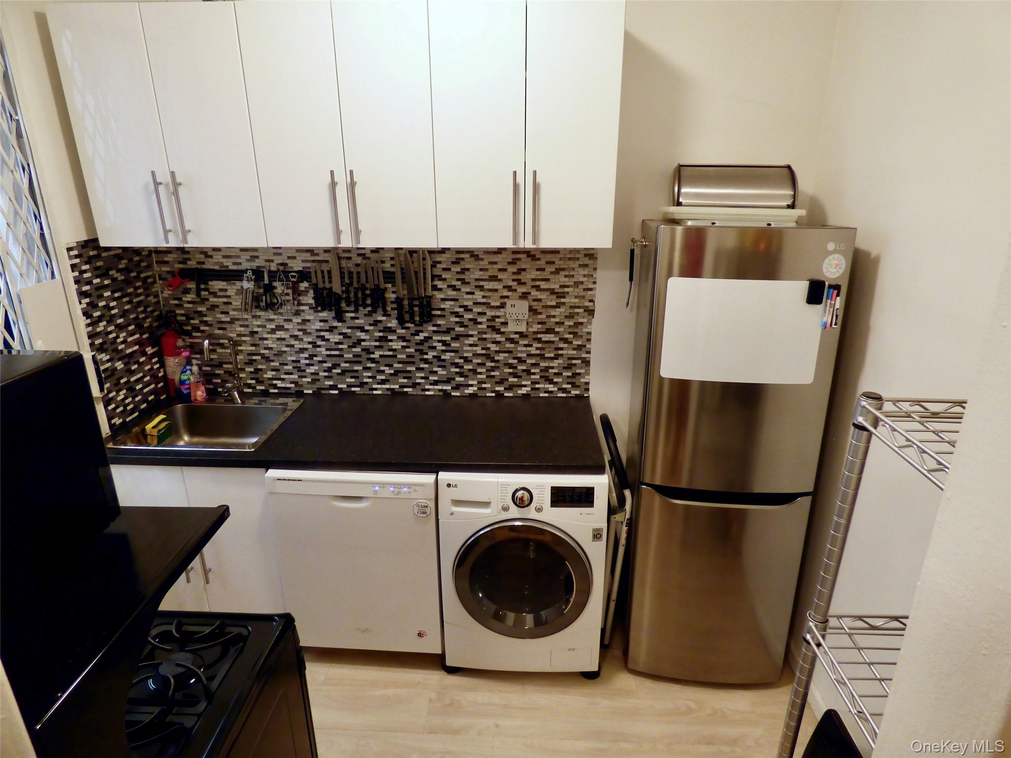 941 Jerome Avenue, Unit D5 Bronx, NY 10452 - Photo 24 of 35 a view of washer and dryer