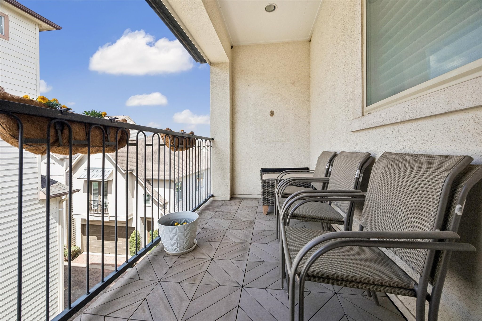 2703 Arabelle Grove Houston, TX 77007 - Photo 16 of 37 Includes private balcony