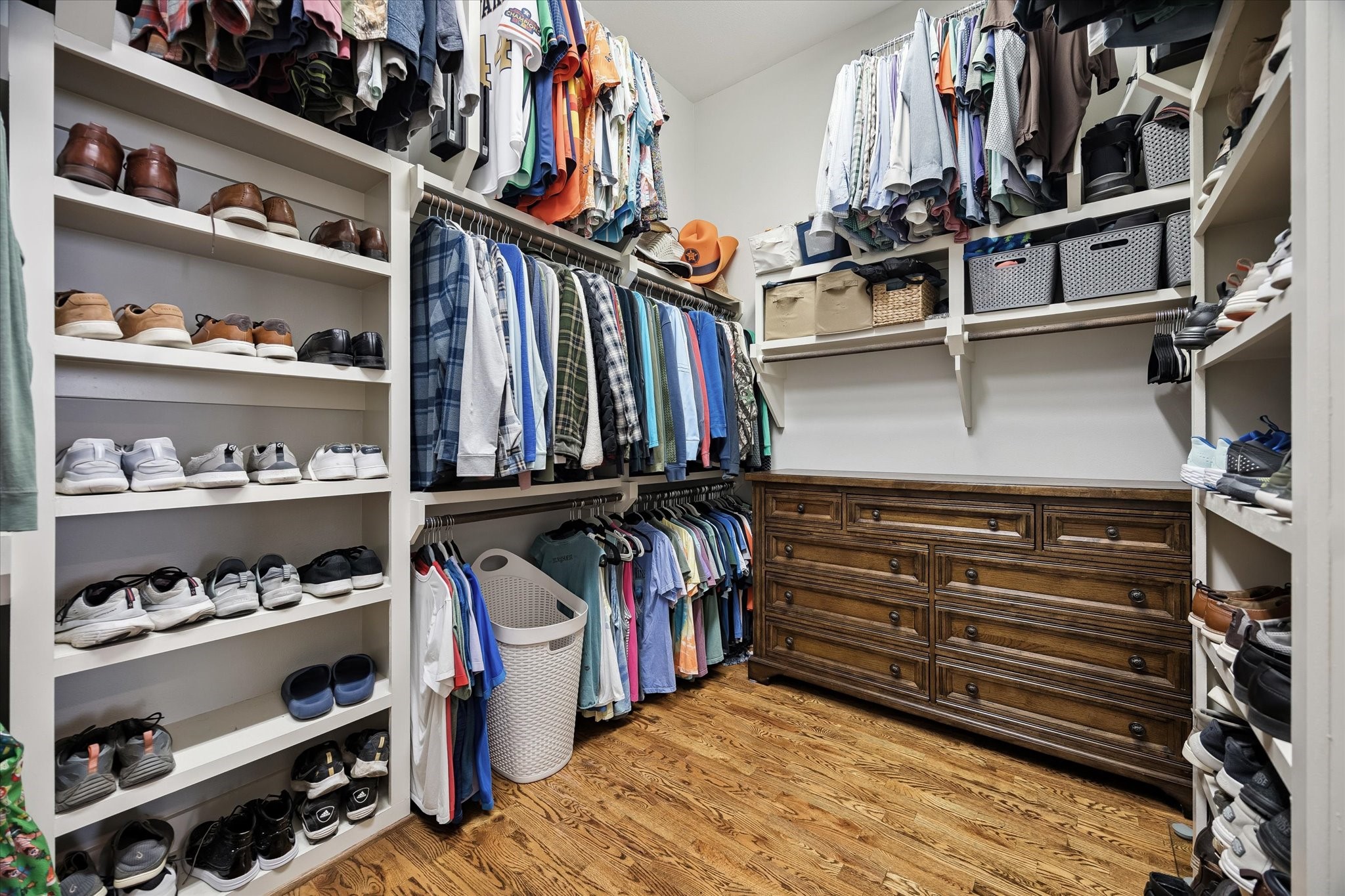 2703 Arabelle Grove Houston, TX 77007 - Photo 19 of 37 Huge master closet