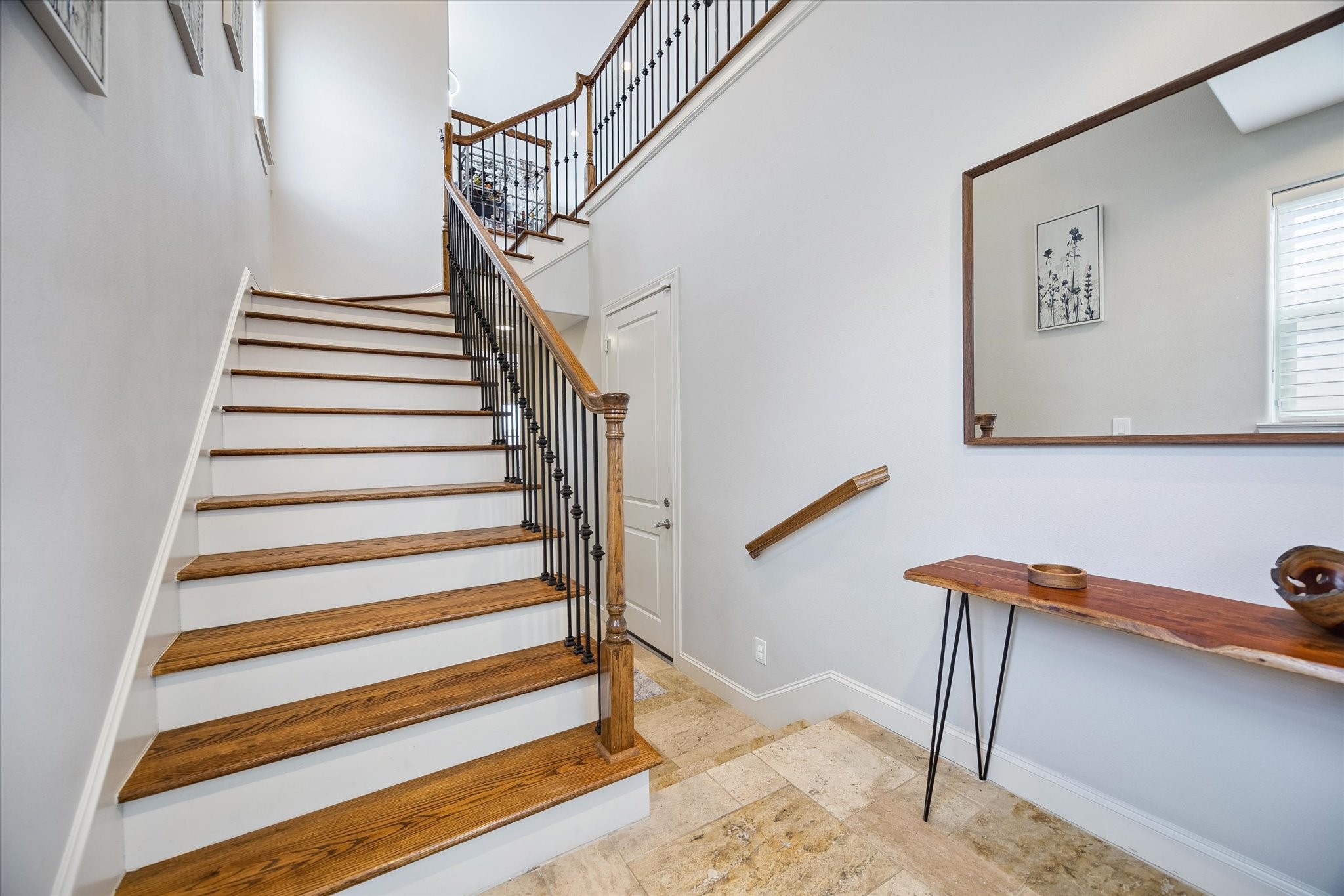 2703 Arabelle Grove Houston, TX 77007 - Photo 22 of 37 Entry to the home