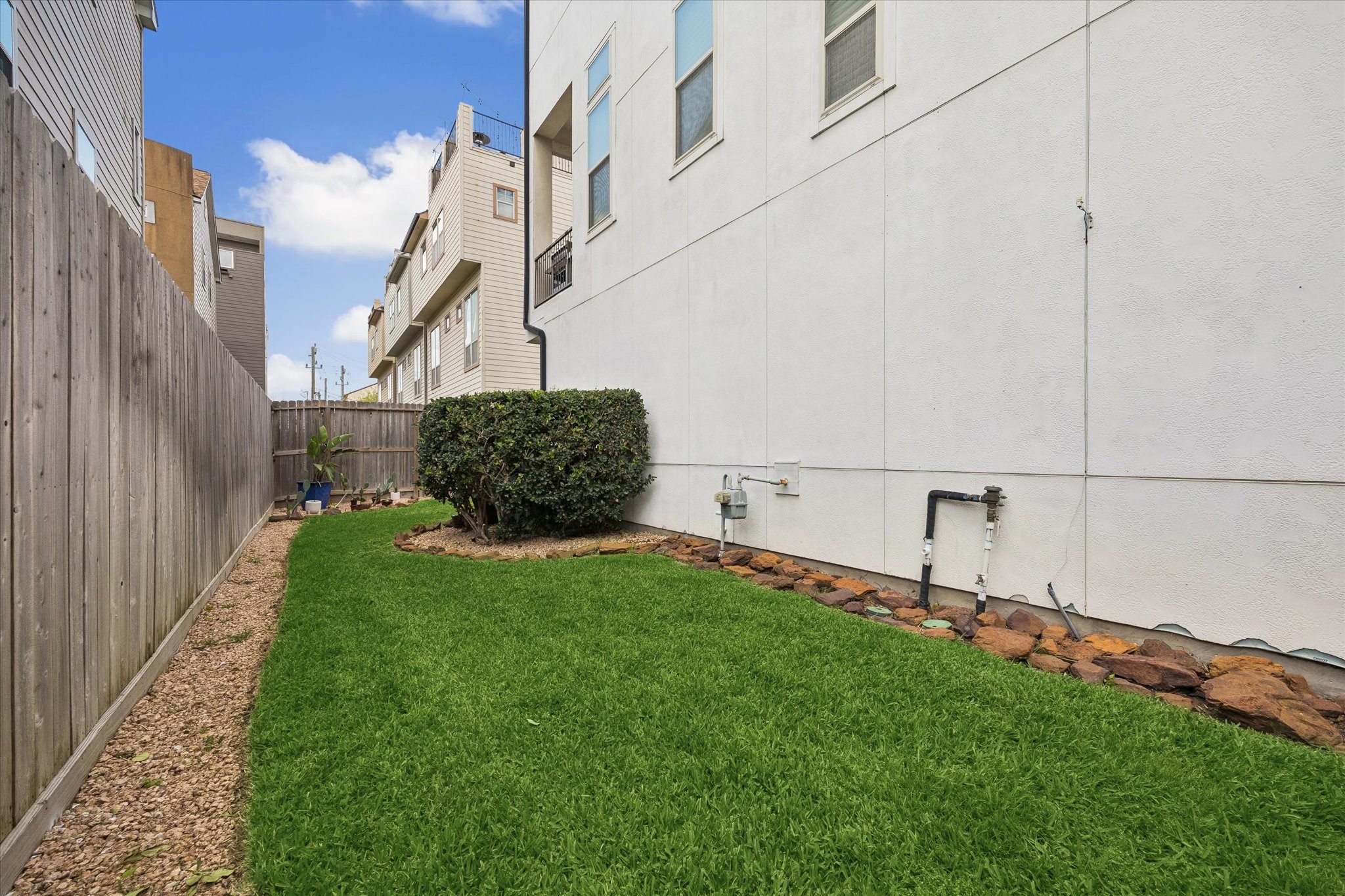 2703 Arabelle Grove Houston, TX 77007 - Photo 27 of 37 a view of a back yard