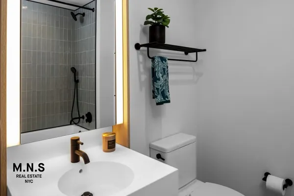 $3,203 | 11 Ocean Parkway, Unit 202 | Windsor Terrace