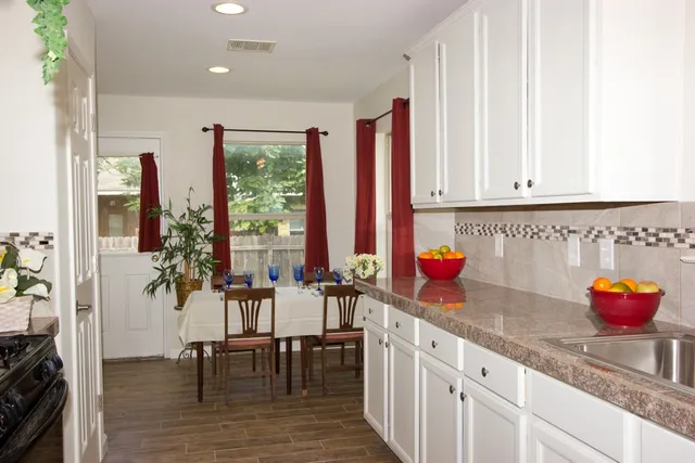 $2,050 | 7304 South Glenn Street, Austin, TX 78744