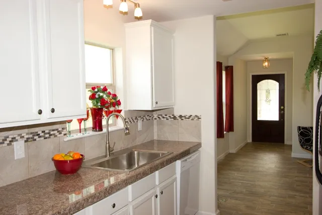 $2,050 | 7304 South Glenn Street, Austin, TX 78744