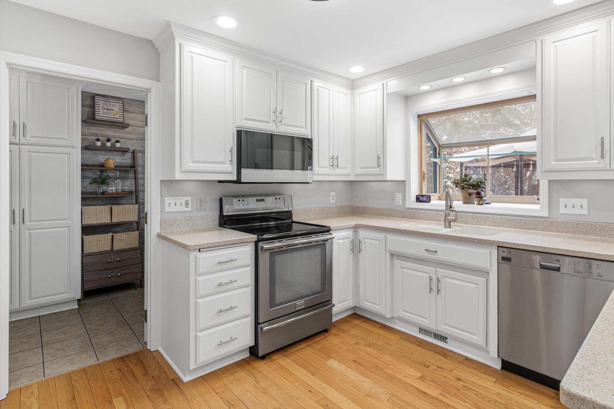 5816 Oxford Street North Shoreview, MN 55126 - Photo 7 of 42