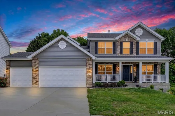 $449,900 | 618 Creek Bend Drive, Lake St. Louis, MO 63367