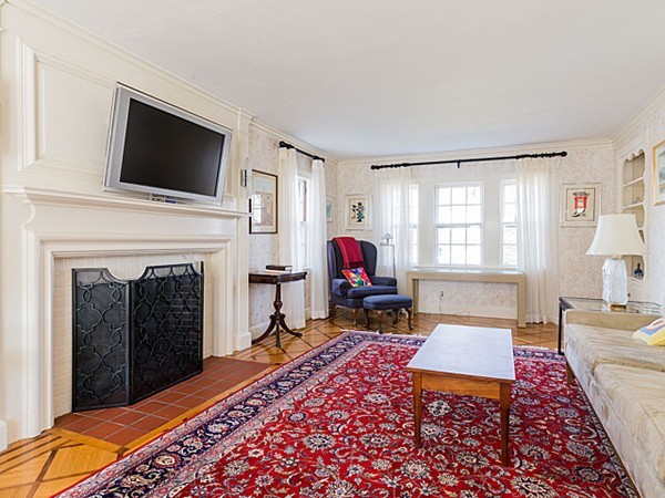 201 Russett Road Brookline, MA 02467 - Photo 3 of 26 Gallery Image 3