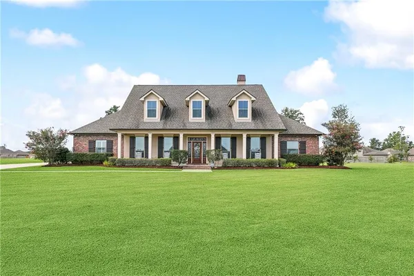 $895,000 | 5 West Kori Lane, Waggaman, LA 70094