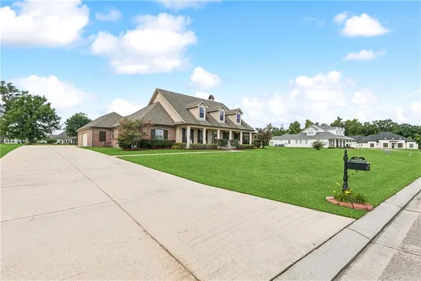 $895,000 | 5 West Kori Lane, Waggaman, LA 70094