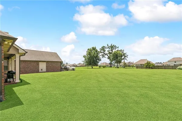 $895,000 | 5 West Kori Lane, Waggaman, LA 70094