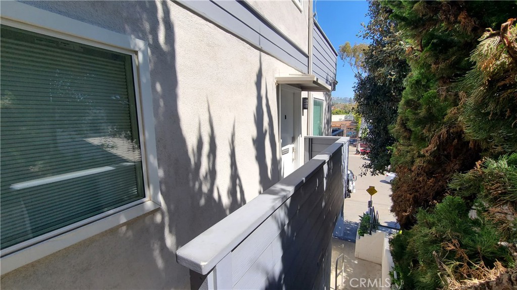 215 Lower Cliff Drive, Unit B Laguna Beach, CA 92651 - Photo 13 of 17 a view of balcony and yard