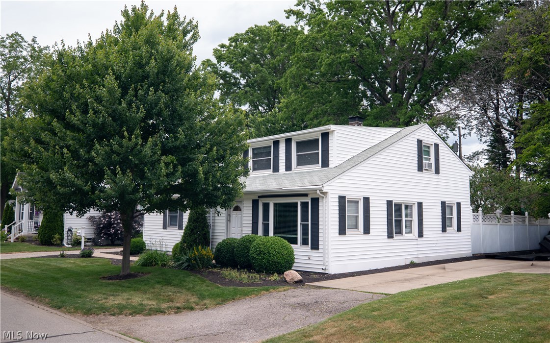 181 Sunset Road Avon Lake, OH 44012 - Photo 2 of 35 Southwest Facing Side
