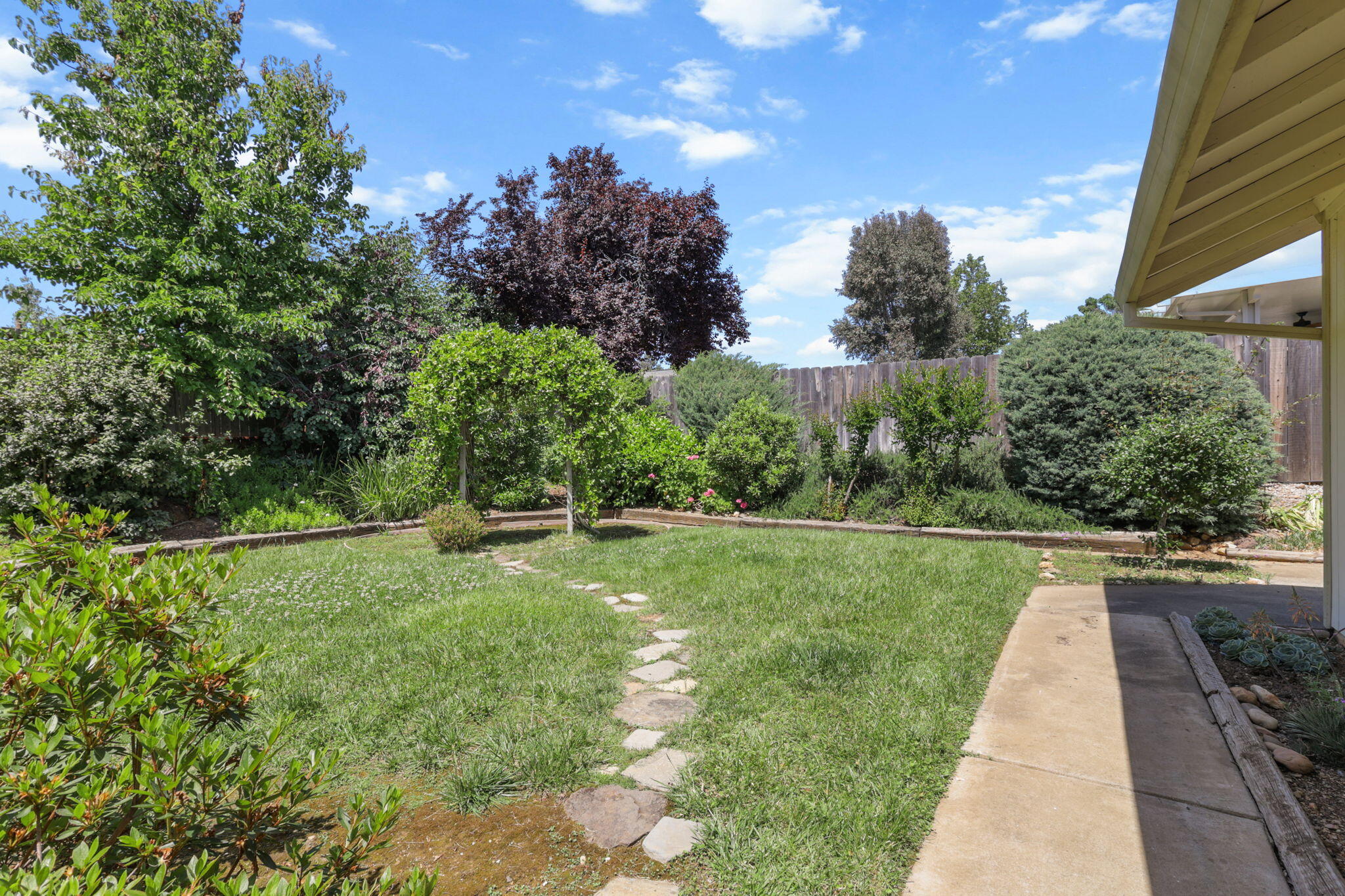 1482 Rose Tree Lane Redding, CA 96003 - Photo 22 of 23 1482 Rose Tree Lane