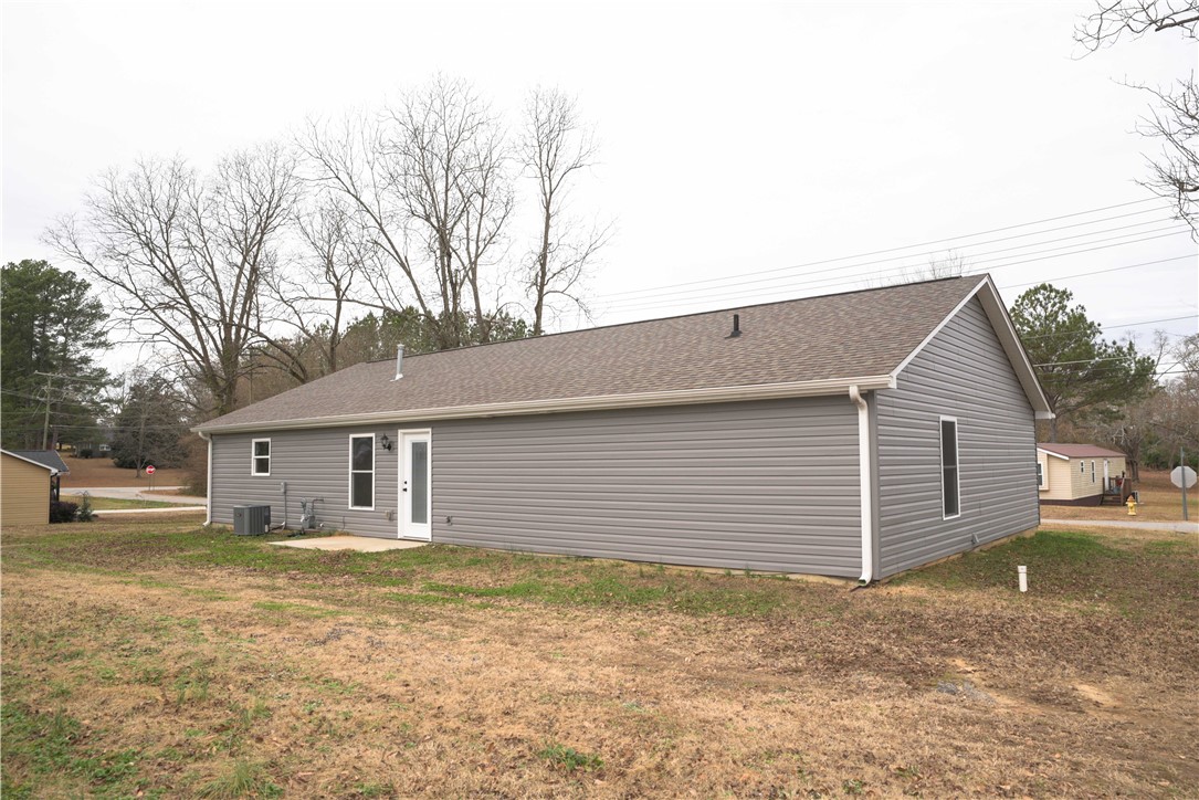 106 Simpson Street Westminster, SC 29693 - Photo 2 of 23