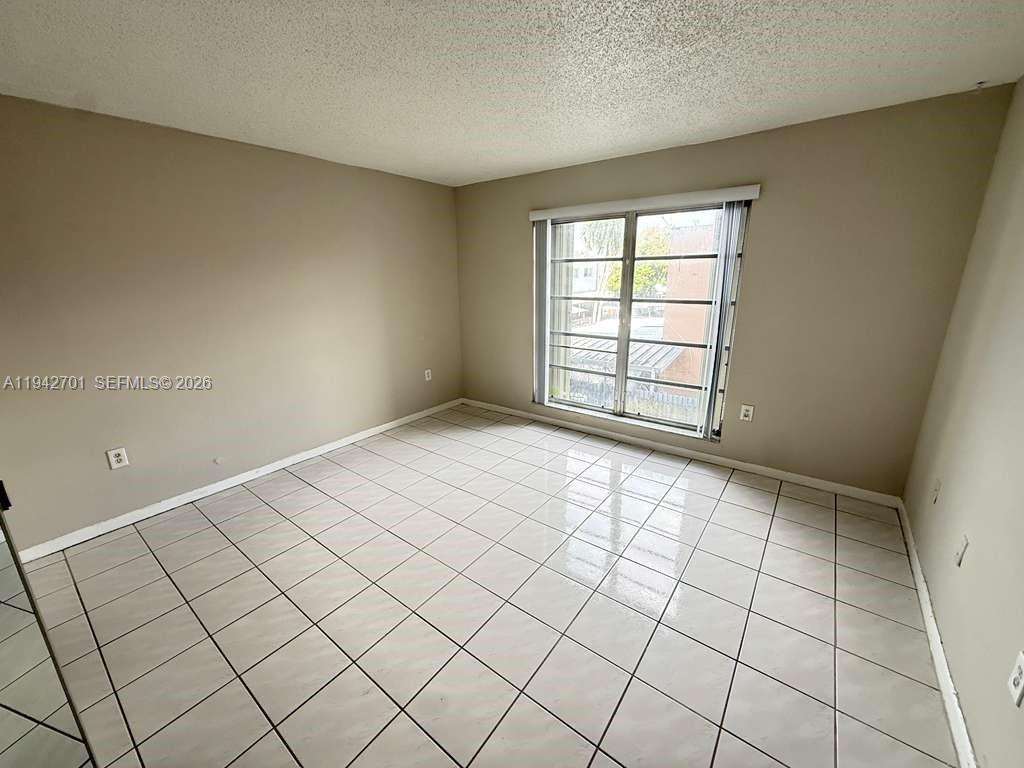 305 West 68th Street, Unit 519 Hialeah, FL 33014 - Photo 7 of 11 a view of an empty room and window