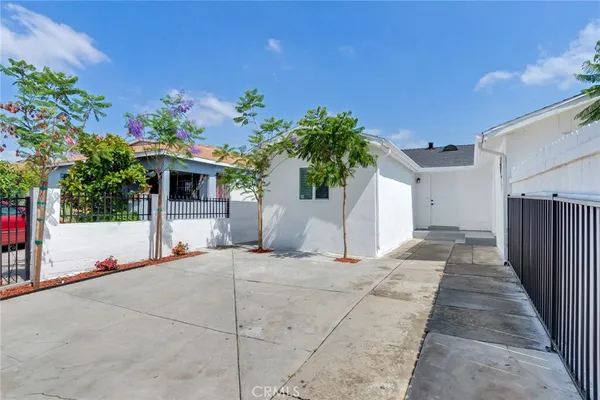 $1,190,000 | 1143 East 106th Street, Los Angeles, CA 90002