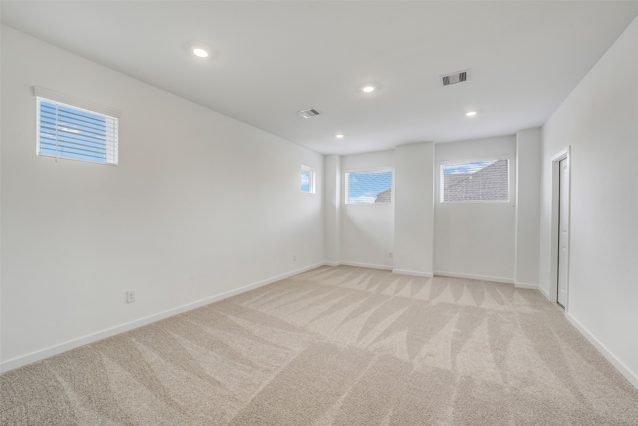 31111 Marlow Mnr Court Fulshear, TX 77441 - Photo 26 of 34 an empty room with windows