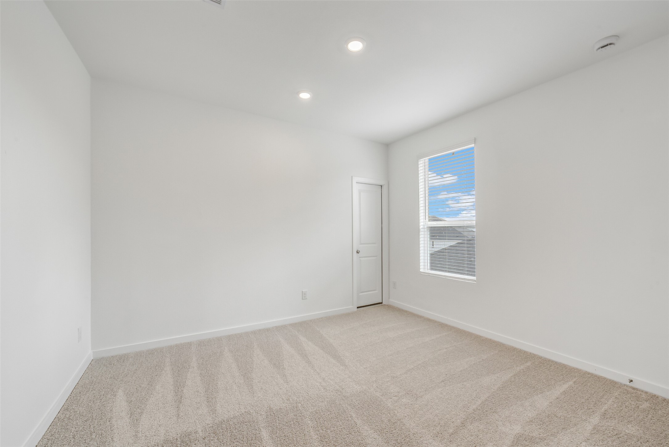 31111 Marlow Mnr Court Fulshear, TX 77441 - Photo 27 of 34 an empty room with windows