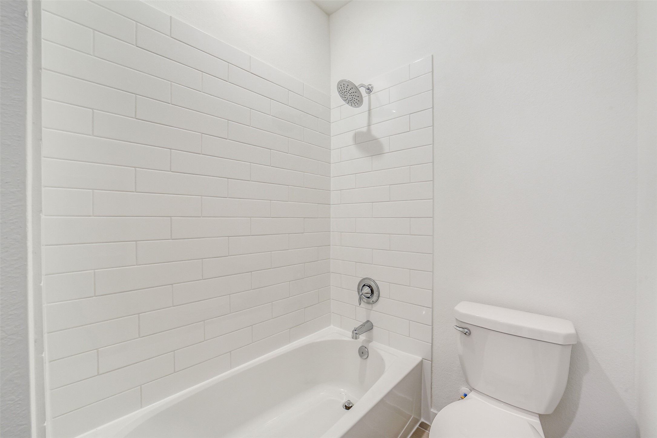 31111 Marlow Mnr Court Fulshear, TX 77441 - Photo 31 of 34 a bathroom with a toilet and bathtub