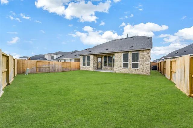 a view of a house with backyard and garden