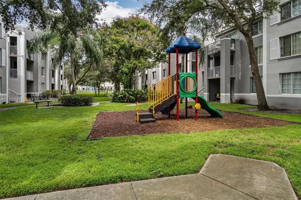 $2,500 | 11133 Southwest 8th Street, Unit 104, Pembroke Pines, FL 33025