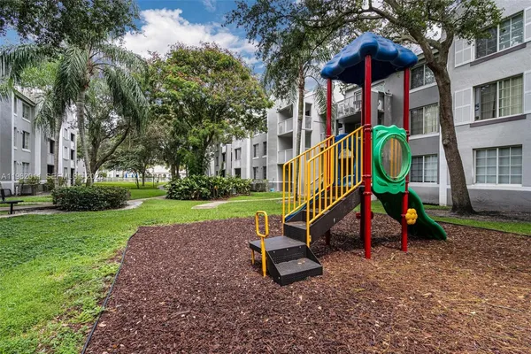 $2,500 | 11133 Southwest 8th Street, Unit 104, Pembroke Pines, FL 33025