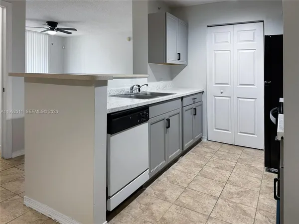 $2,500 | 11133 Southwest 8th Street, Unit 104, Pembroke Pines, FL 33025