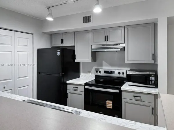 $2,500 | 11133 Southwest 8th Street, Unit 104, Pembroke Pines, FL 33025