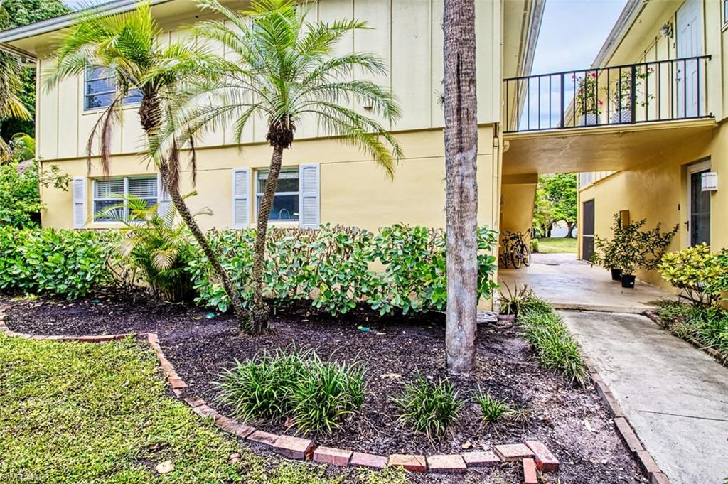 1201 Solana Road, Unit 6 Naples, FL 34103 - Photo 4 of 26 Gallery Image 4