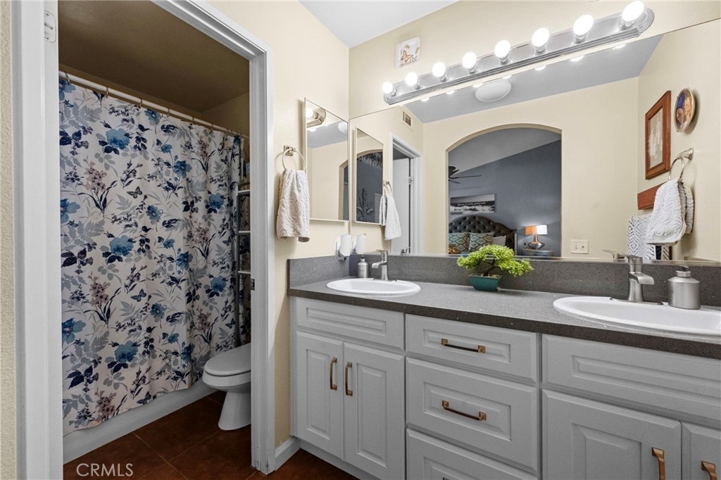 15070 Spring Street Fontana, CA 92335 - Photo 23 of 55 Master Bathroom