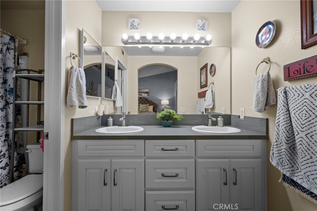 15070 Spring Street Fontana, CA 92335 - Photo 24 of 55 Master Bathroom