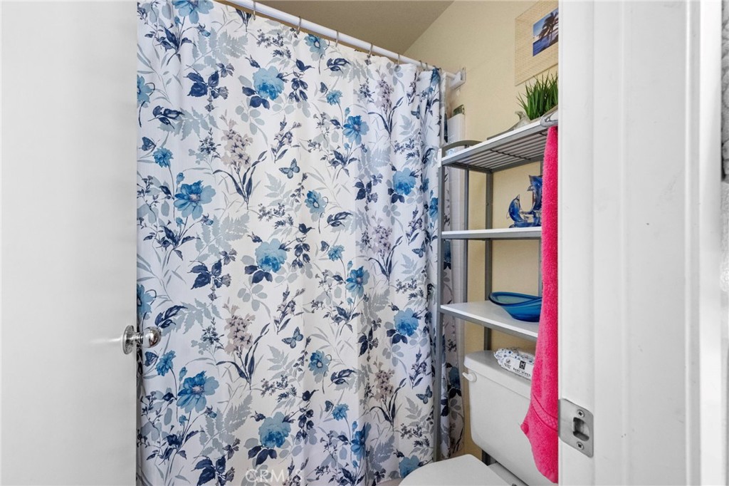 15070 Spring Street Fontana, CA 92335 - Photo 25 of 55 Master Bathroom