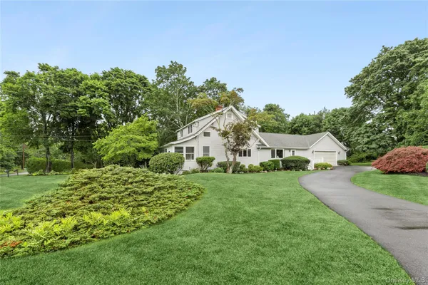 $949,000 | 2725 Skunk Lane, Cutchogue, NY 11935