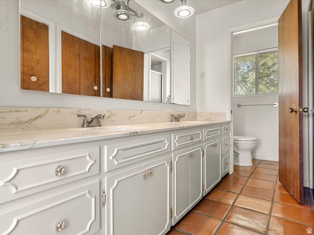 15680 North Beaver Dam Road Collinston, UT 84306 - Photo 24 of 49 Dual basin vanity with a decorative light gray finish and ornate hardware