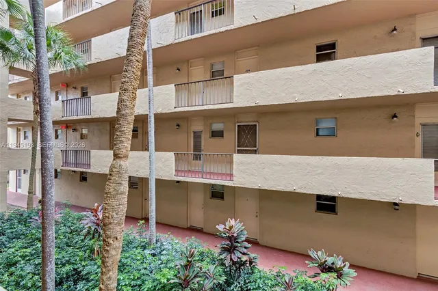 $1,700 | 406 Northwest 68th Avenue, Unit 206, Plantation, FL 33317