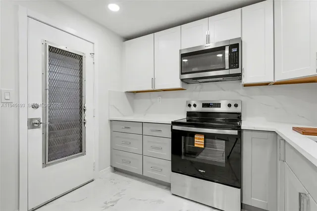 $1,700 | 406 Northwest 68th Avenue, Unit 206, Plantation, FL 33317